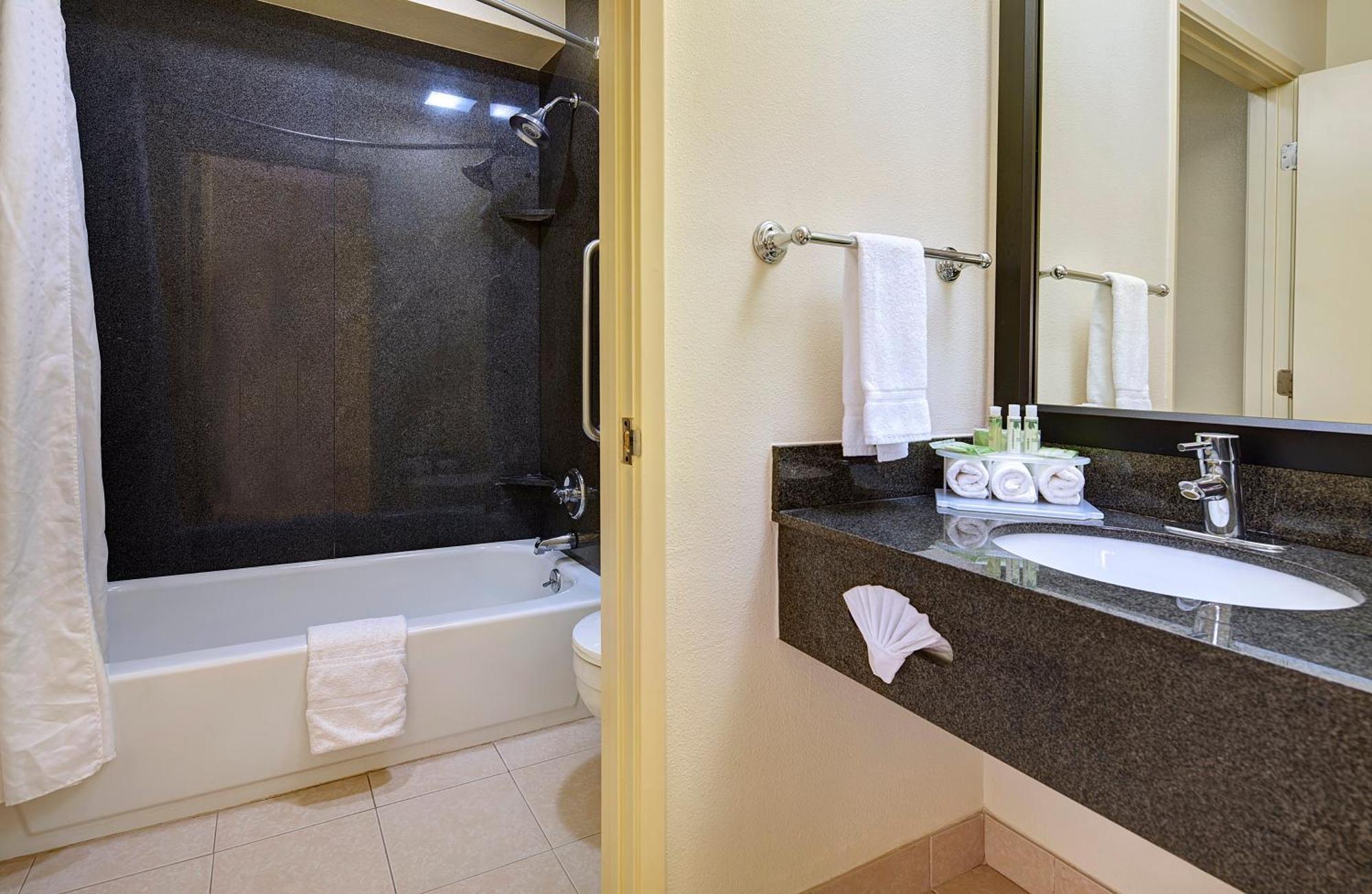 Holiday Inn Express San Diego South - National City By Ihg Eksteriør bilde
